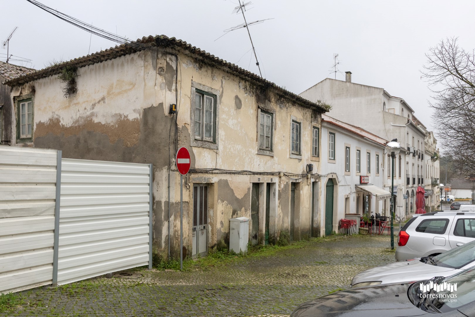 «Conceção-Construção de Reabilitação do Edifício de Habitação Multifamiliar da Rua da Palha» - Adjudicação